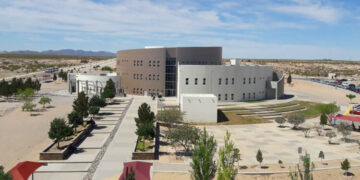 HOY regresan a clases estudiantes de la UACJ