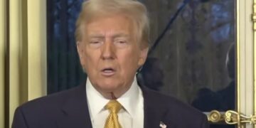 Durante su último mitin antes de tomar posesión como presidente, Donald Trump prometió echar atrás las protecciones para las personas trans