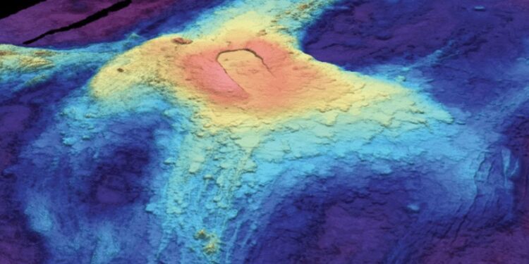 Un grupo de científicos ha logrado predecir la erupción de un volcán submarino, el cual despertará para el año 2025