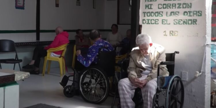 El abandono de los abuelitos por parte de sus familias es un tema profundamente conmovedor y triste, que refleja desafíos sociales y emocionales tanto en México