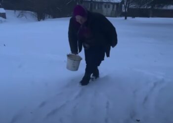 La historia de una abuela de 90 años viviendo en la cima de una montaña sin contacto con la civilización es una muestra de resiliencia