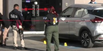 Acribillan a empresaria y su escolta afuera de un banco en Ciudad Juárez