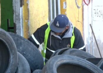 Autoridades retiran 8 mil llantas acumuladas en una vivienda en Campestre Virreyes