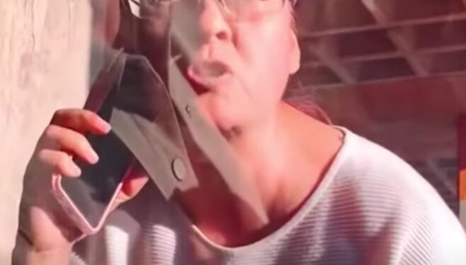 Se pelean por lugar de estacionamiento en Chihuahua; y auto termina con la carrocería dañada