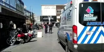Durante la mañana de este lunes, se registró una pelea entre migrantes en la Plaza de Armas, frente a la Catedral de Nuestra Señora de Guadalupe, en Ciudad Juárez.