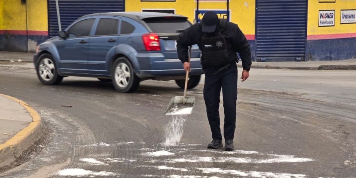 Ciudad Juárez se alista con sal y arena ante posibilidad de cristalización de calles