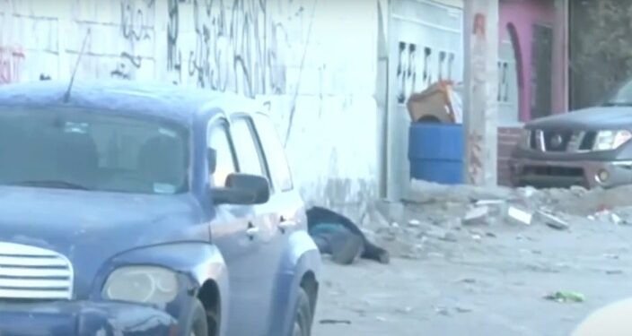 El cuerpo fue encontrado a unos metros de la calle Miguel de la Madrid, lo que generó un operativo por parte de elementos de seguridad