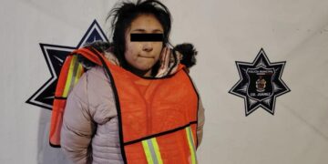 Mujer detenida cuenta con orden de aprehensión