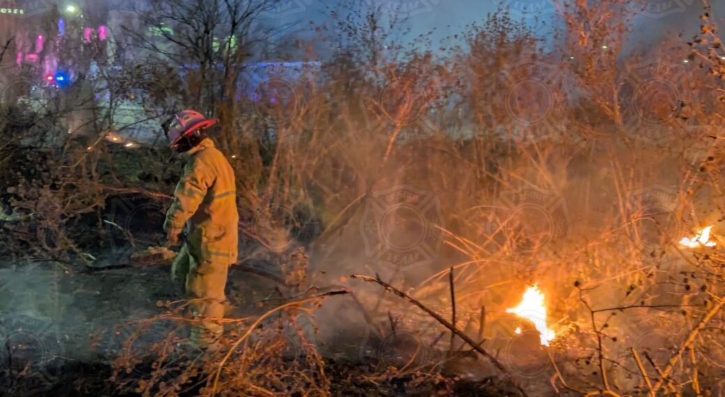Apagan fuego frente a Motel La Cúpula