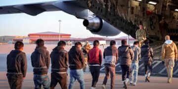 Sin embargo, organizaciones defensoras de los derechos de los migrantes han expresado su preocupación por el impacto de estas redadas