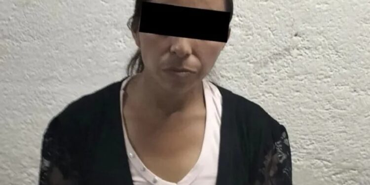 Detenida madre quería casar a su hija de 13 años con un hombre de 50 para pagar deudas