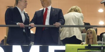 Trump se convierte en el primer presidente de EE.UU. en asistir a un Super Bowl EFE