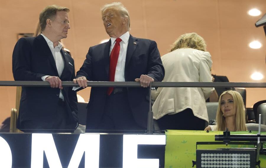 Trump se convierte en el primer presidente de EE.UU. en asistir a un Super Bowl EFE