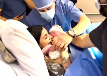 Karely Ruiz ya es mamá y comparte su felicidad
