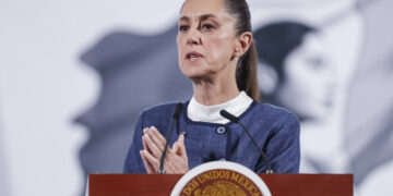 MEX4275. CIUDAD DE MÉXICO (MÉXICO), 26/02/2025.- La presidenta de México, Claudia Sheinbaum, participa este miércoles en una rueda de prensa en Palacio Nacional en la Ciudad de México (México). EFE/ Isaac Esquivel