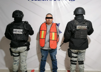 Policías Municipales en coordinación con la SEDENA detienen a sujeto en posesión de varias armas de fuego y cristal