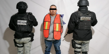 Policías Municipales en coordinación con la SEDENA detienen a sujeto en posesión de varias armas de fuego y cristal