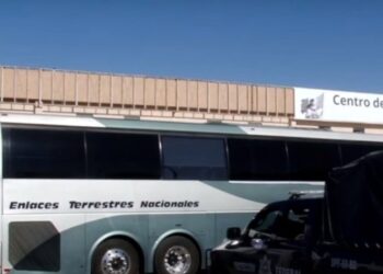 Primer autobús con migrantes deportados sale de Ciudad Juárez rumbo a Guerrero