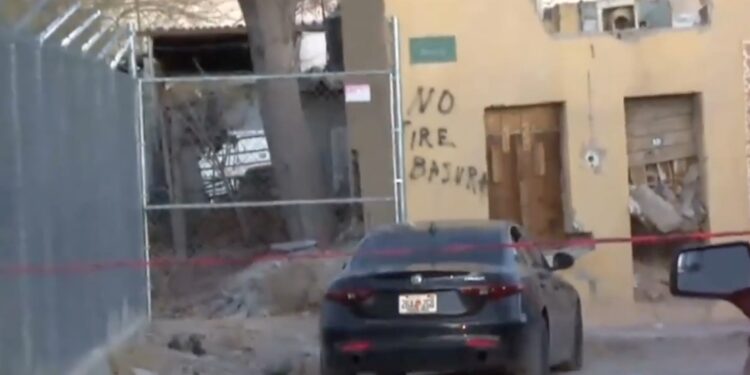 El cuerpo de un hombre maniatado y con heridas de arma de fuego fue encontrado dentro de un Alfa Romeo