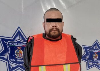 Elementos de la Secretaría de Seguridad Pública Municipal de Ciudad Juárez arrestaron a dos individuos