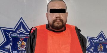 Elementos de la Secretaría de Seguridad Pública Municipal de Ciudad Juárez arrestaron a dos individuos
