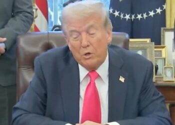 El nuevo permiso migratorio busca atraer a inversionistas adinerados, otorgándoles privilegios de residencia permanente y una vía hacia la ciudadanía estadounidense.