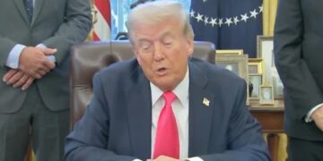 El nuevo permiso migratorio busca atraer a inversionistas adinerados, otorgándoles privilegios de residencia permanente y una vía hacia la ciudadanía estadounidense.