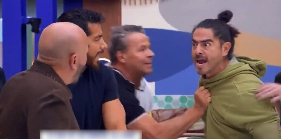 Rey Grupero y Paulo Quevedo protagonizan un altercado que escaló hasta los golpes; Lupillo Rivera también estaría involucrado.