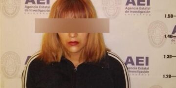 Detienen a mujer por golpear y calcinar a un hombre dentro de un vehículo en Ciudad Juárez