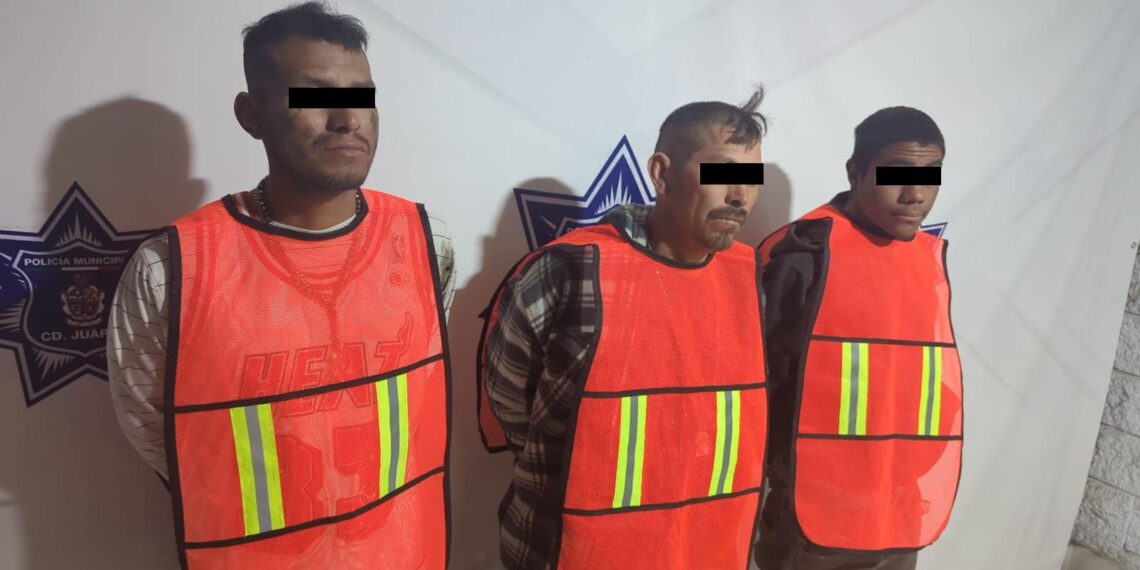 Desmantelaban un vehículo robado; uno tenía orden de aprehensión