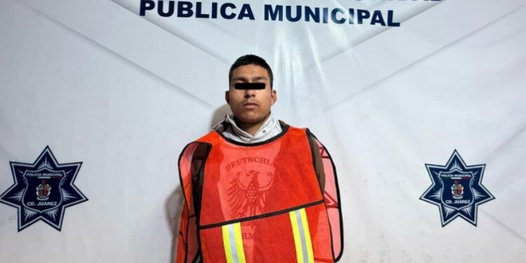 Ofrecía camionetas robadas en la colonia Galeana; compradores alertaron a las autoridades