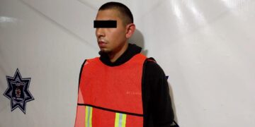 Un joven de 21 años fue detenido en el fraccionamiento Parajes del Sol tras amenazar con un arma de fuego a un conductor que le tocó el claxon; portaba una pistola calibre 40 con cinco cartuchos útiles.