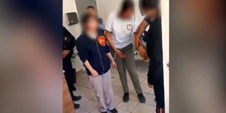 El uso de la fuerza contra dos estudiantes en Chihuahua por presuntamente utilizar vapeadores ha generado indignación y un debate sobre los límites de la disciplina escolar.