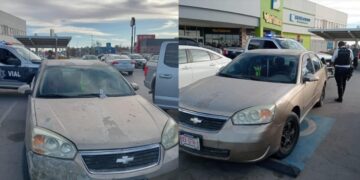 Multan a conductores por estacionarse en lugares para personas con discapacidad en Plaza Sendero