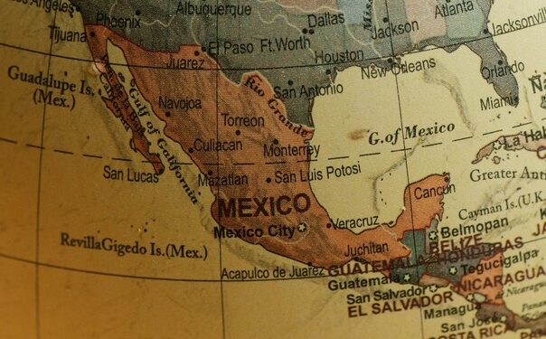 La iniciativa busca reconocer la historia del país sin modificar su sistema de gobierno ni su estructura federal, según lo establecido en la Constitución.