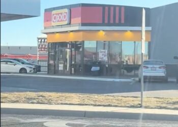 La cadena mexicana de tiendas de conveniencia OXXO abre su primera tienda en Odessa, Texas!