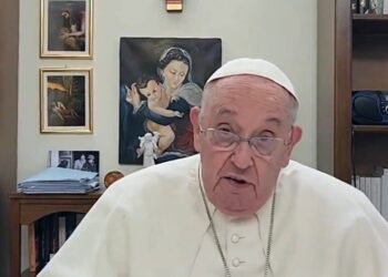 El Papa Francisco, hospitalizado por una infección pulmonar, sigue en estado crítico tras una crisis respiratoria asmática y su pronóstico sigue siendo reservado.