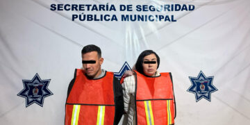 Policías municipales arrestaron a un hombre y una mujer por delitos contra la salud; ella tenía antecedentes por falsificación de moneda.