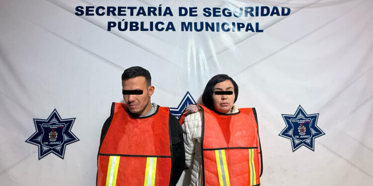 Policías municipales arrestaron a un hombre y una mujer por delitos contra la salud; ella tenía antecedentes por falsificación de moneda.