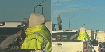 En las imágenes de un hombre tomando a bordo de su camioneta blanca genera opiniones divididas en redes sociales.