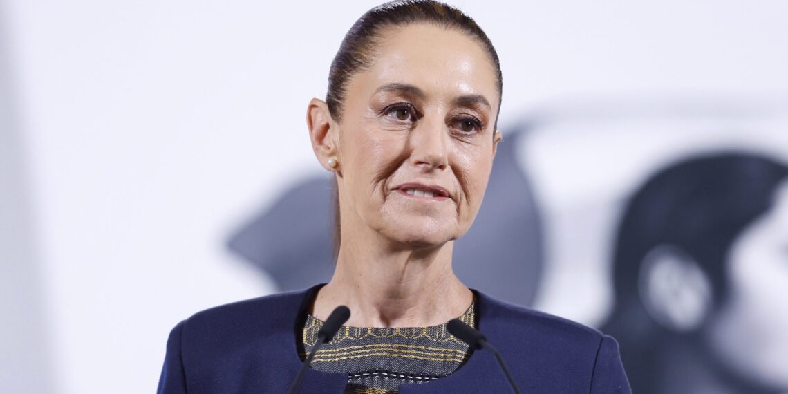 MEX6716. CIUDAD DE MÉXICO (MÉXICO), 18/03/2025 .- La presidenta de México, Claudia Sheinbaum habla este martes durante su conferencia matutina en Palacio Nacional de la Ciudad de México (México). EFE/Sáshenka Gutiérrez