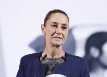 MEX6716. CIUDAD DE MÉXICO (MÉXICO), 18/03/2025 .- La presidenta de México, Claudia Sheinbaum habla este martes durante su conferencia matutina en Palacio Nacional de la Ciudad de México (México). EFE/Sáshenka Gutiérrez