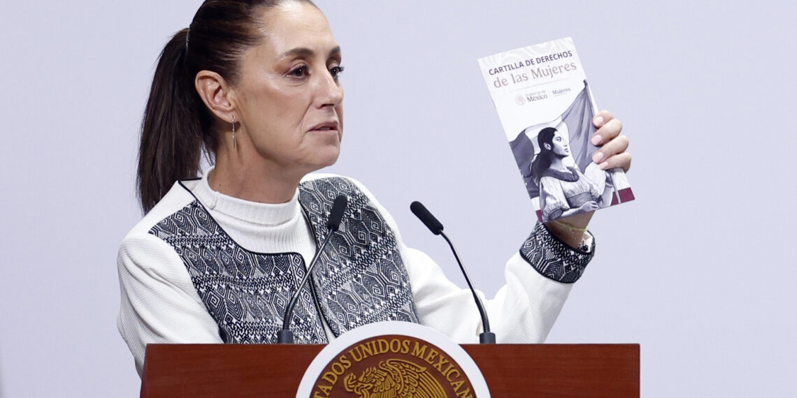 MEX6381. CIUDAD DE MÉXICO (MÉXICO), 14/03/2025.- La presidenta de México, Claudia Sheinbaum, habla durante la inauguración de la Conferencia Mundial de Mujeres Parlamentarias de la Unión Interparlamentaria (UIP) este viernes, en Ciudad de México (México). Sheinbaum destacó al país como ejemplo internacional de paridad de género en cargos públicos y pidió a las mujeres del mundo que no sólo se luche por la equidad sino también contra el clasismo, machismo y cualquier forma de discriminación". EFE/ Sáshenka Gutiérrez