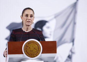 MEX7206. CIUDAD DE MÉXICO (MÉXICO), 21/03/2025.- La presidenta de México, Claudia Sheinbaum, participa este viernes durante su conferencia matutina en Palacio Nacional de la Ciudad de México (México). EFE/Sáshenka Gutiérrez