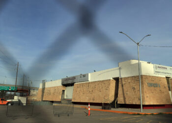 MEX7691. CIUDAD JUÁREZ, (M,ÉXICO), 27/03/2025.- Fotografía de una estación migratoria del Instituto Nacional de Migración (INM) este miércoles, en Ciudad Juárez, (México). La impunidad y la crisis humanitaria prevalecen al cumplirse este jueves 2 años del incendio que mató a 40 migrantes en una estación del Gobierno mexicano en Ciudad Juárez, en la frontera con Estados Unidos, donde el temor se agudiza ante el endurecimiento de las políticas migratorias. EFE/ Luis Torres.