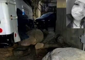 Una ruta de transporte de personal protagonizó un accidente la mañana de este lunes en el cruce de las calles Azcapotzalco y Puerto Vallarta