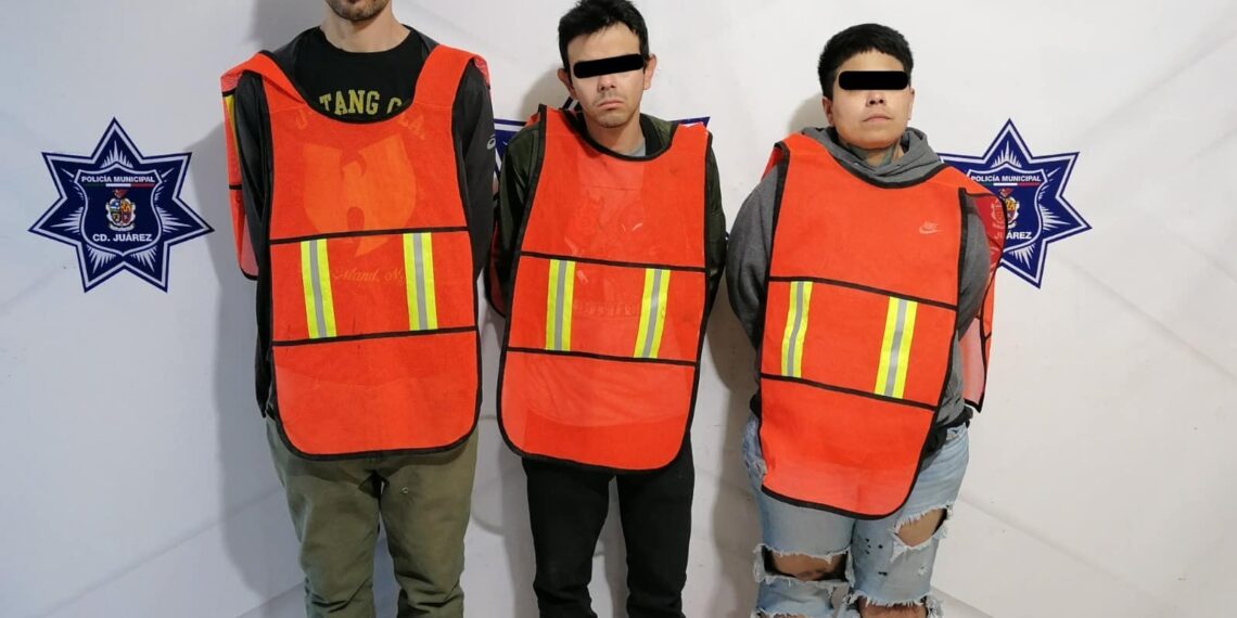 Tres personas fueron detenidas por elementos de la Secretaría de Seguridad Pública Municipal (SSPM) en la colonia Partido Romero