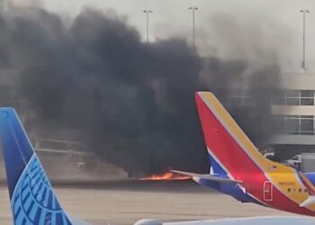 Incendio en aeronave de American Airlines en Denver; pasajeros fueron evacuados