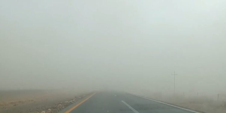Tolvaneras reducen visibilidad en tramo Ahumada-Chihuahua; emiten alerta preventiva