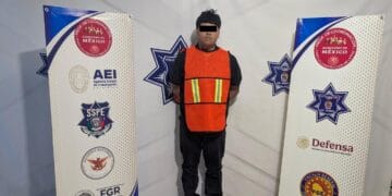 Joven drogado casi atropella a policía y es detenido con billetes falsos